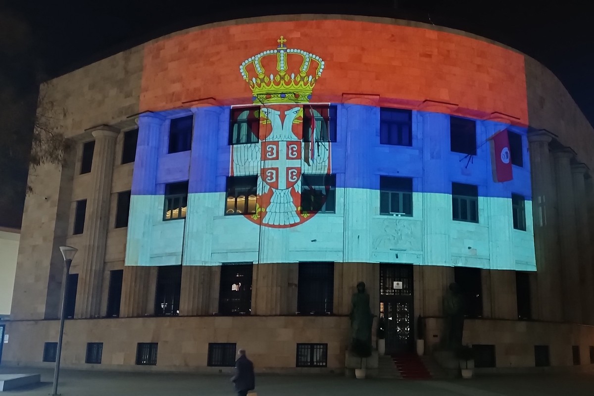 Palata Republike u bojama zastave Srbije