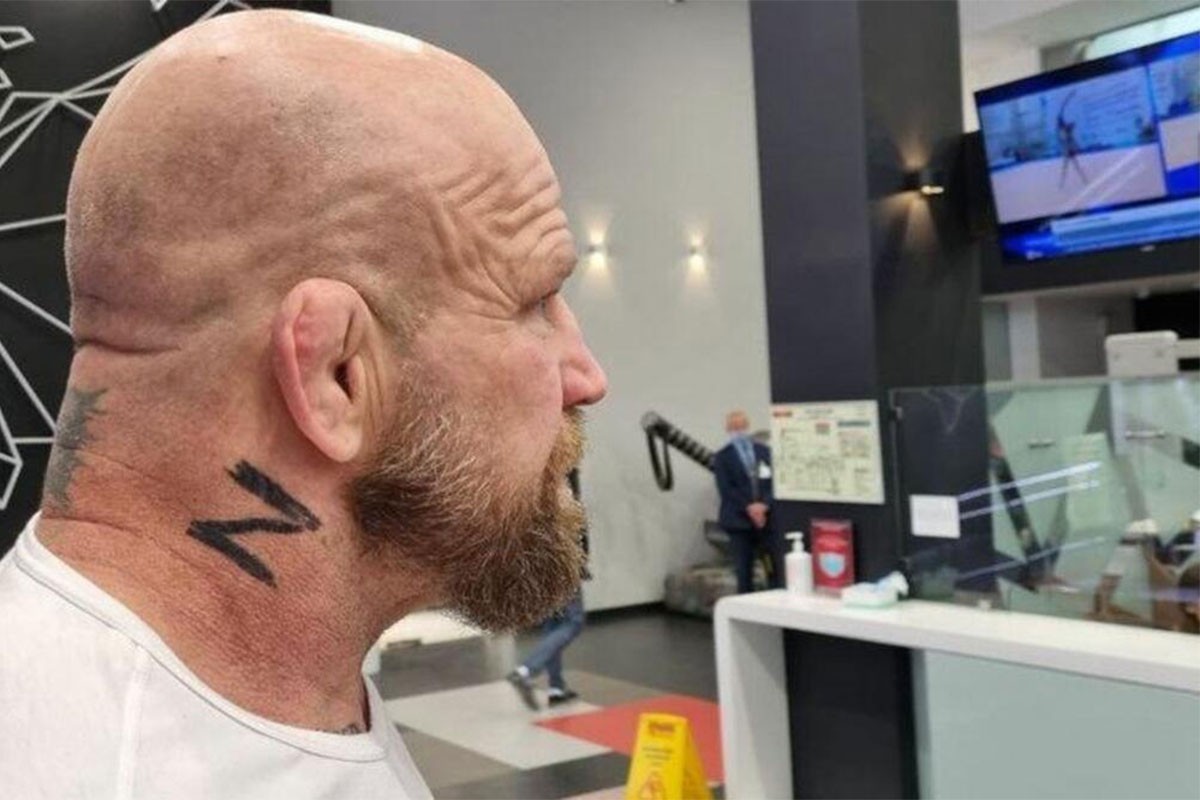 MMA borac istetovirao "Z" na vratu: Naljutio Amerikance, odriče se pasoša