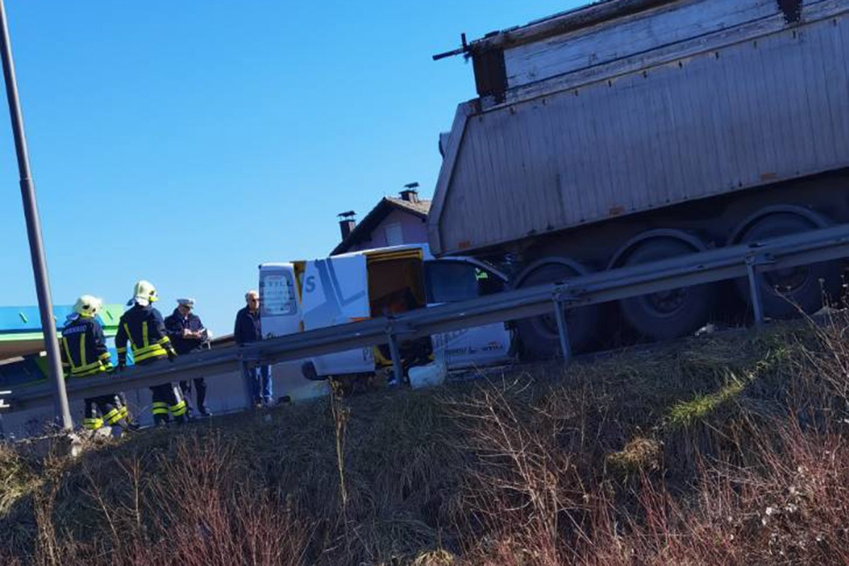 Dvije osobe poginule u teškoj nesreći na brzoj cesti Banjaluka-Klašnice