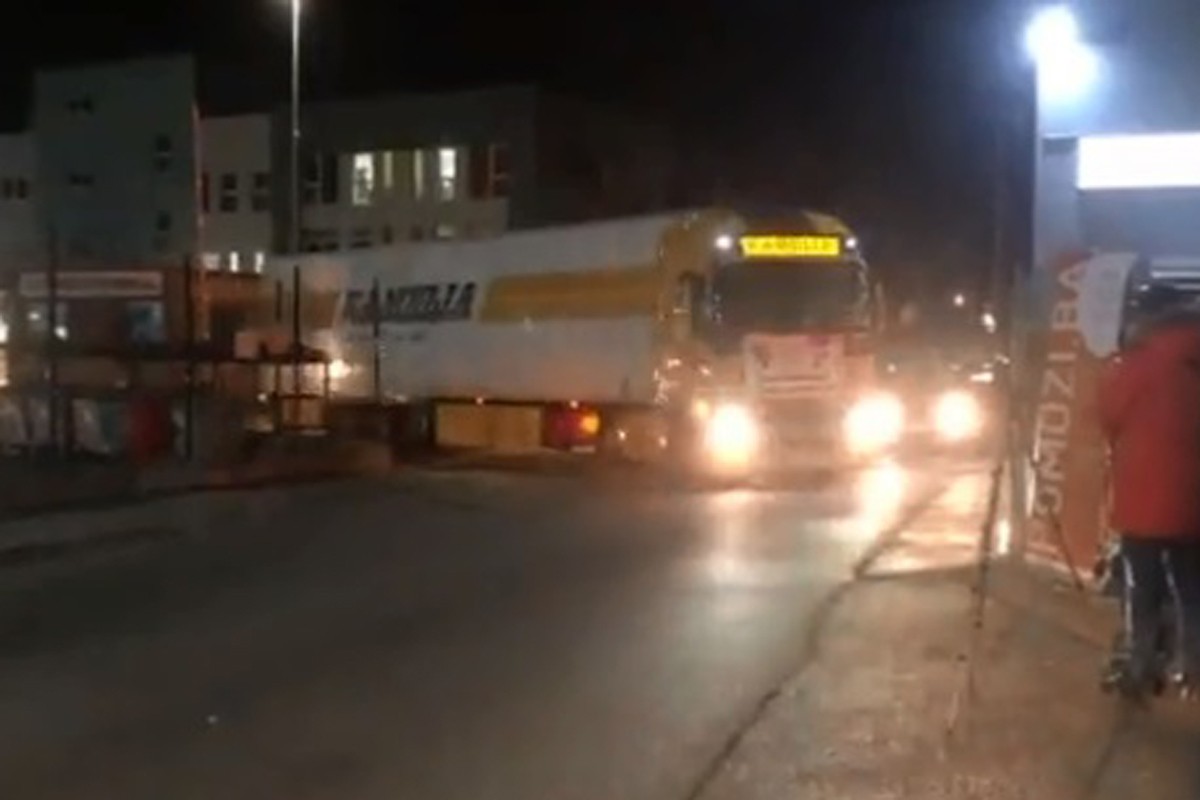 Konvoj sa 54 šlepera pomoći iz Sarajeva krenuo ka Turskoj(VIDEO)