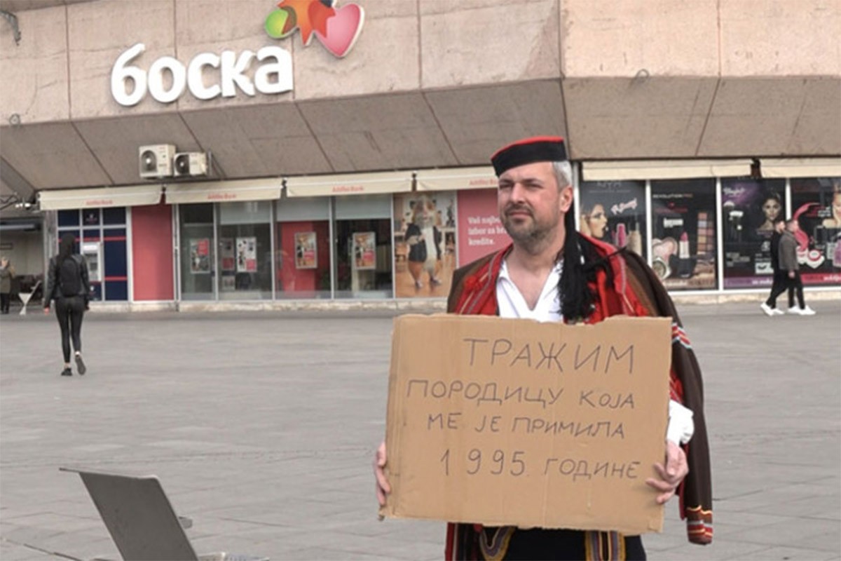 Gajo iz Knina poručio s Trga Krajine: Tražim porodicu koja nam je pomogla