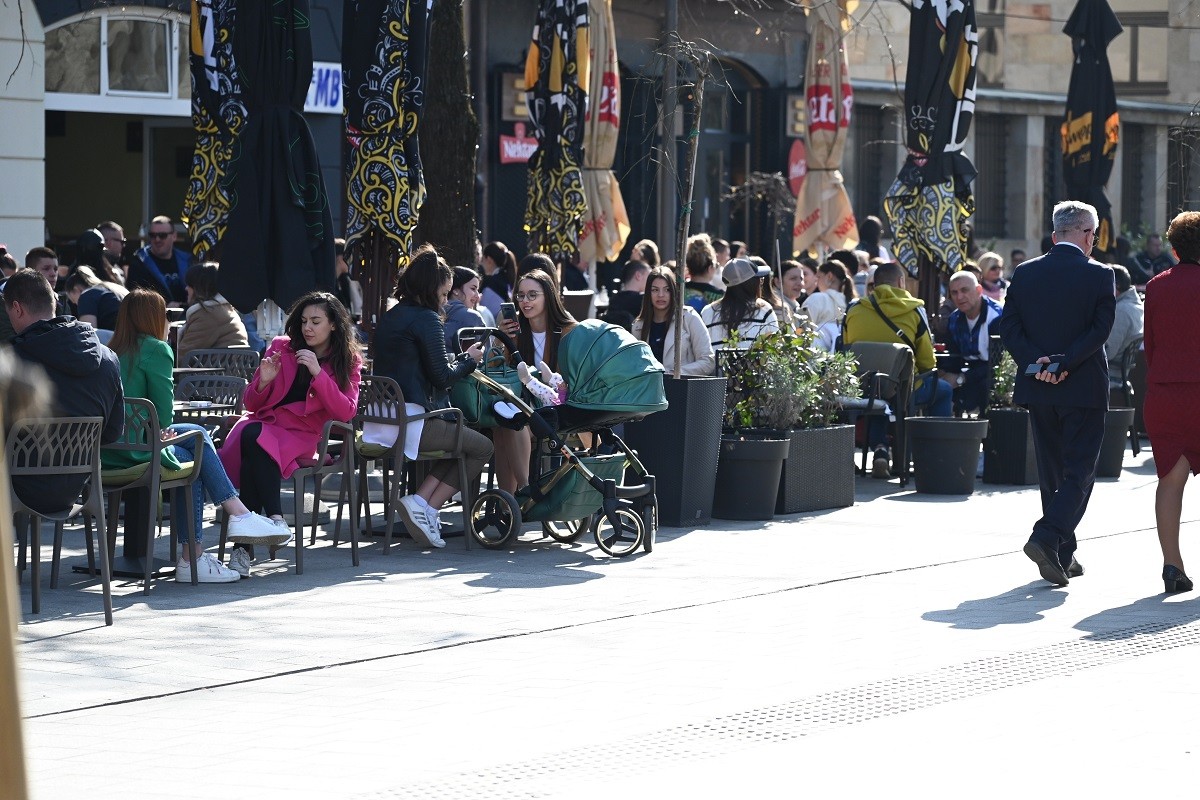 Banjalučani uživaju u februarskom suncu (FOTO)