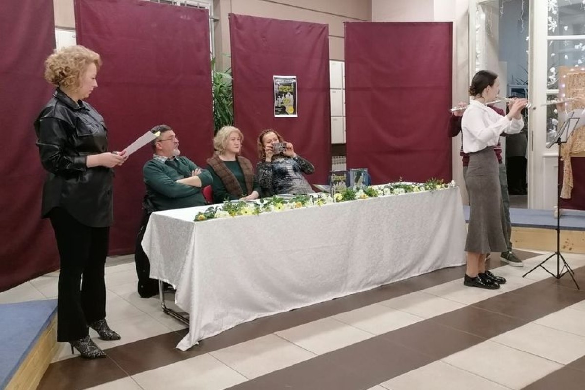 Treperava svjetlost 120 "Napretkovih" pjesnika