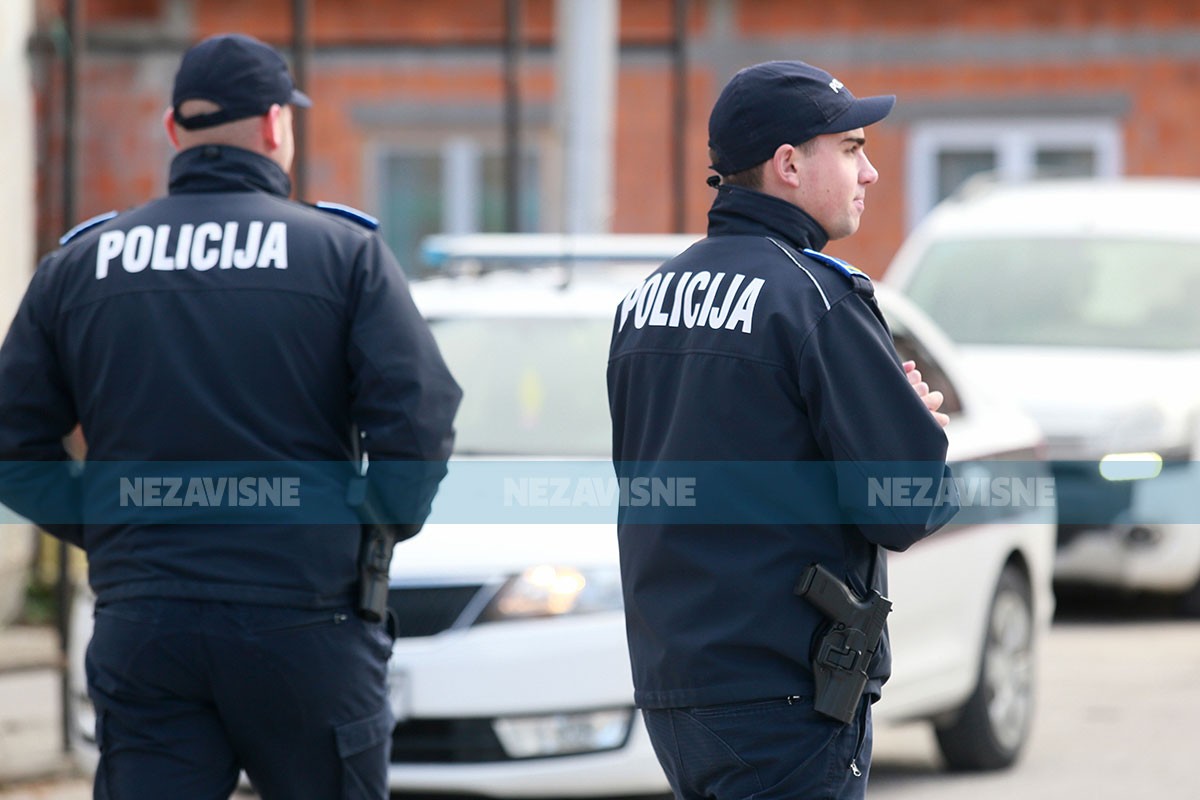 Provalili u trgovinu pa ukrali žvake i kafu