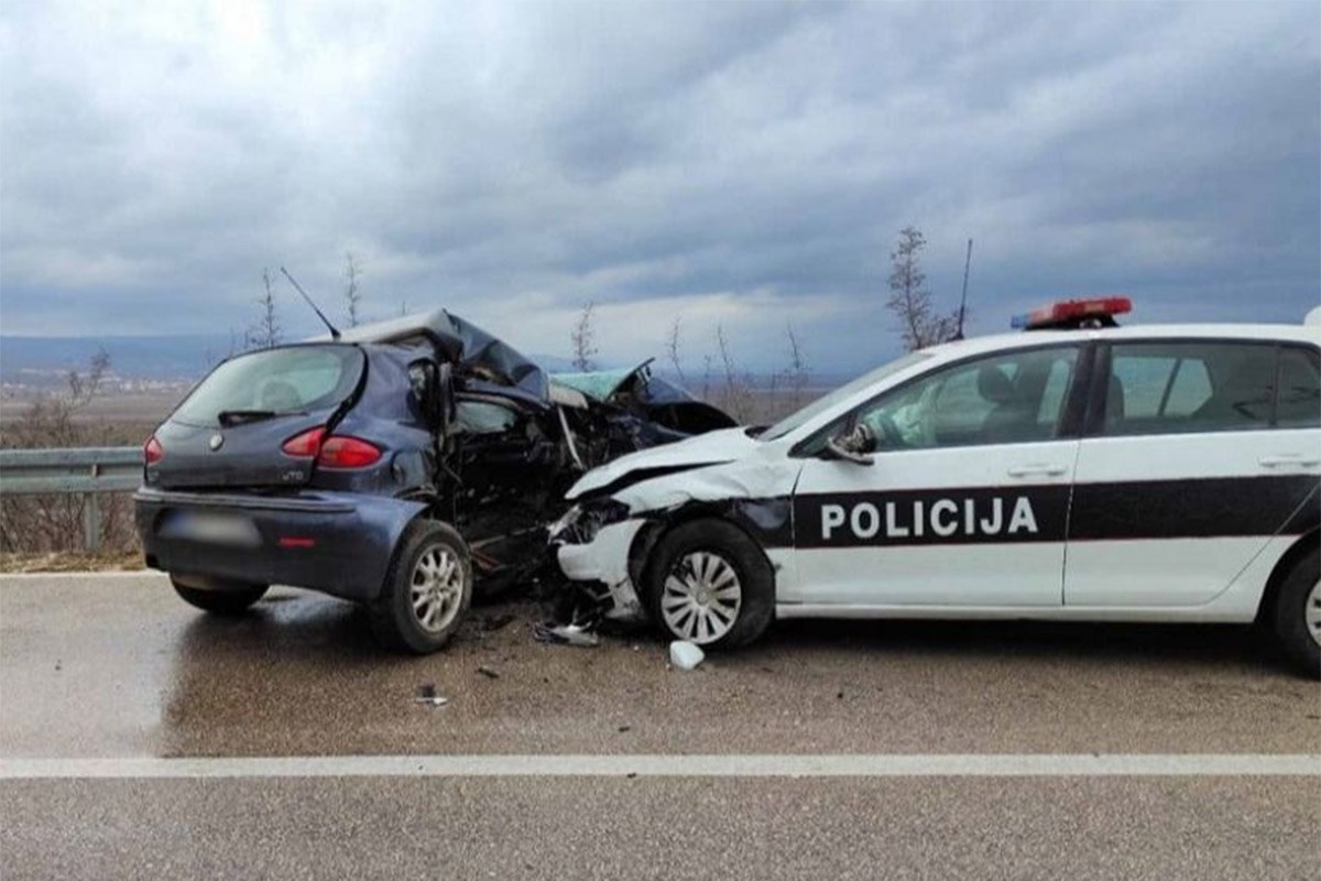 Teška nesreća kod Mostara: Jedna osoba nastradala, tri policajca povrijeđena (VIDEO)