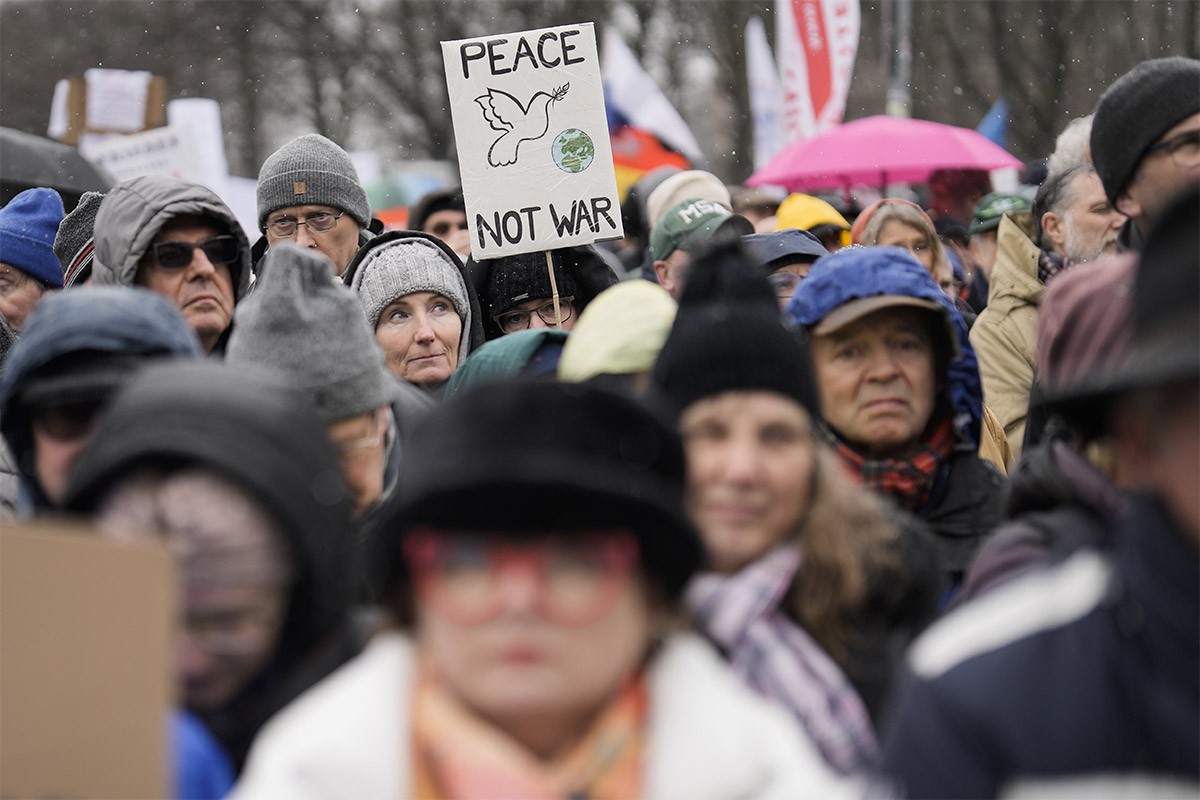 Masovni protest u Berlinu protiv naoružavanja Ukrajine: "Nije naš rat"