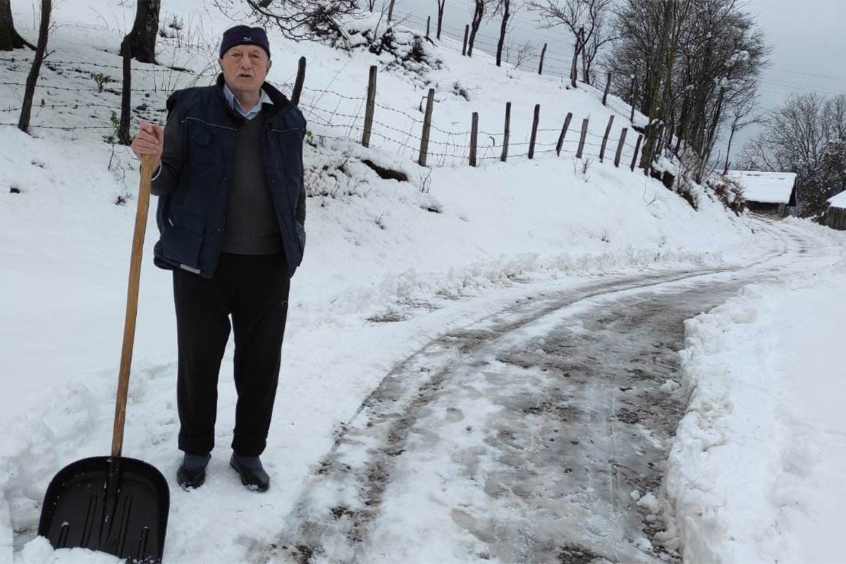 Mještani sami očistili put od snijega