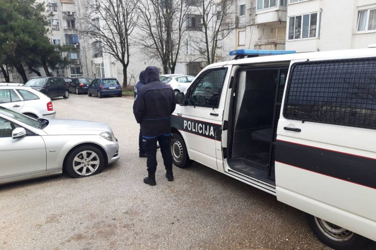 Izrezane gume na automobilu vlasnika portala Hercegovina. info