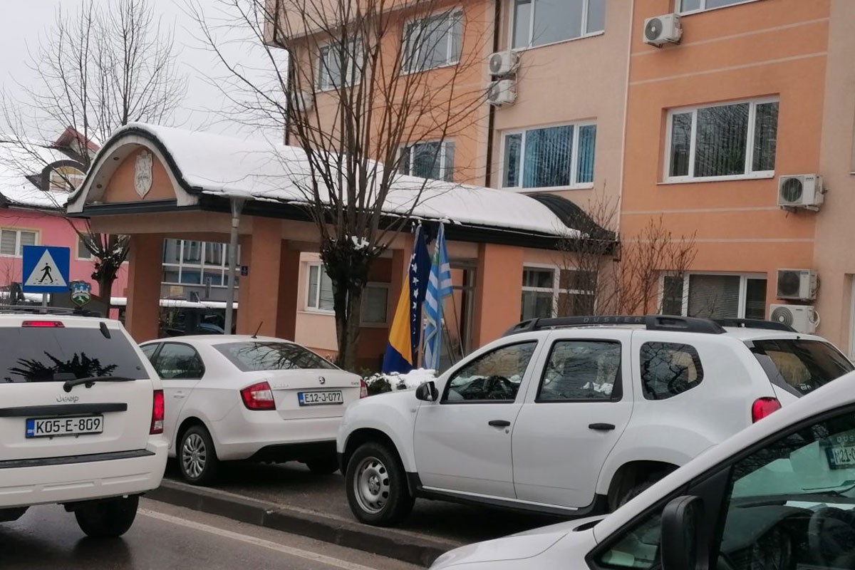 Kriza u Velikoj Kladuši: Policija odnijela pečat koji je Babo svojatao