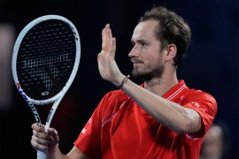 Ćorić poražen od Medvedeva, izgubio 21 poen u nizu