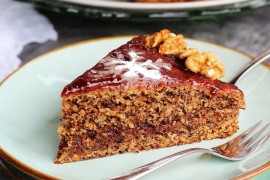 Posna torta sa vinom i orasima