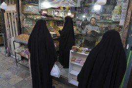 Iran će kažnjavati žene koje skidaju hidžab