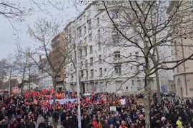 Haos u Francuskoj: Milioni na ulicama, blokiran aerodrom, škole ...