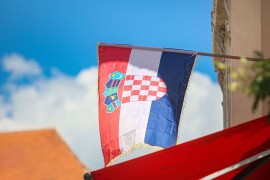 Majka osuđena jer je ošamarila kćerku zbog fotografija na internetu