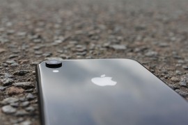 Vic dana: Sjeo na telefon