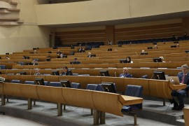Poslanici podržali budžet i uskratili povećanje plata zvaničnicima