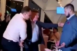 Mladence gađao tortom, mladoženja ga nokautirao (VIDEO)