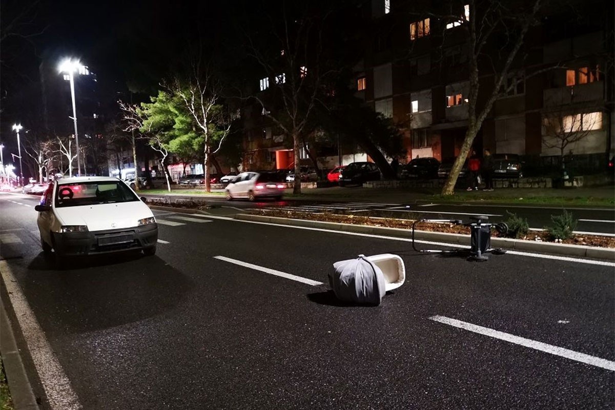 Nezgoda u Mostaru, dječija kolica ispred automobila