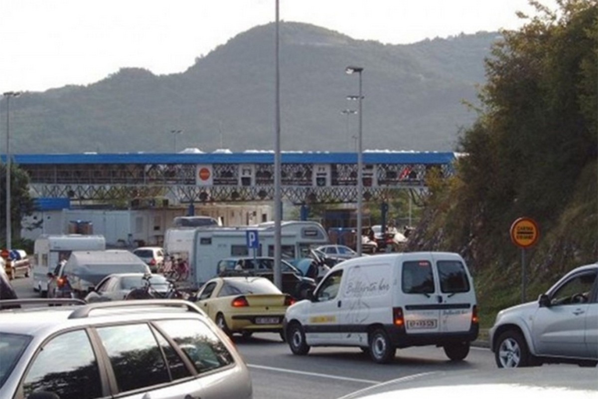 Pojačan saobraćaj na prelazima u Gradišci i Velikoj Kladuši