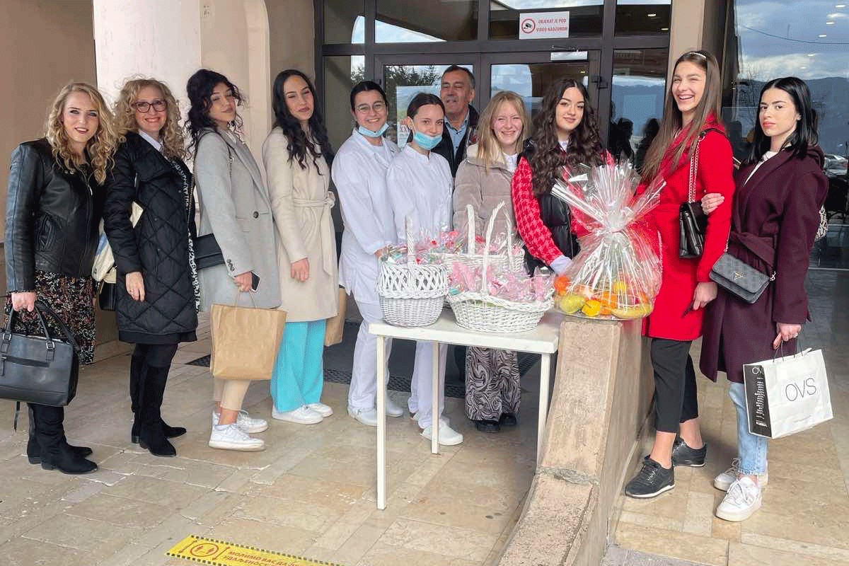 Buduće babice posjetile porodilje i uručile im darove