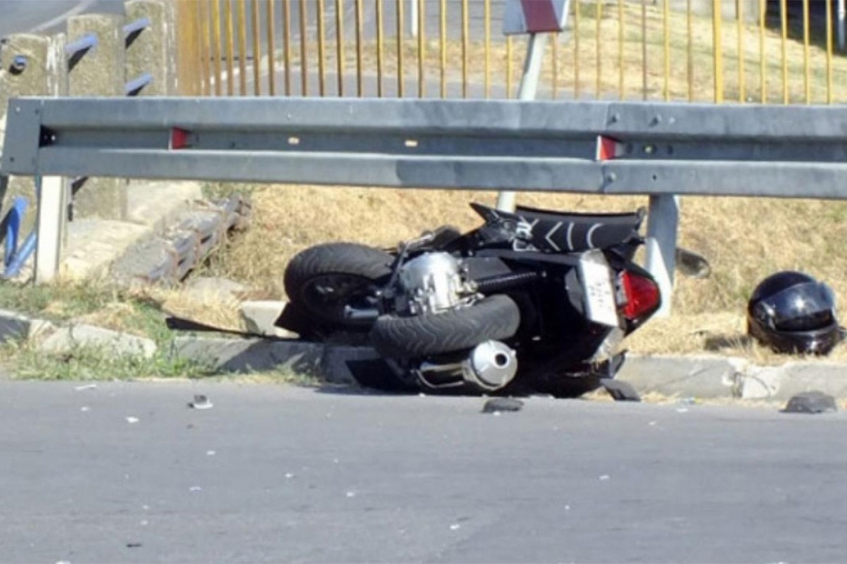 Maloljetnik pao sa motocikla i teško povrijedio kičmu