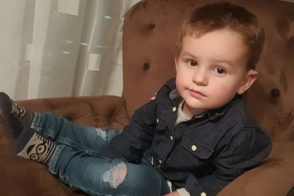 Apel za malenog Nedima koji ne čuje i ne govori