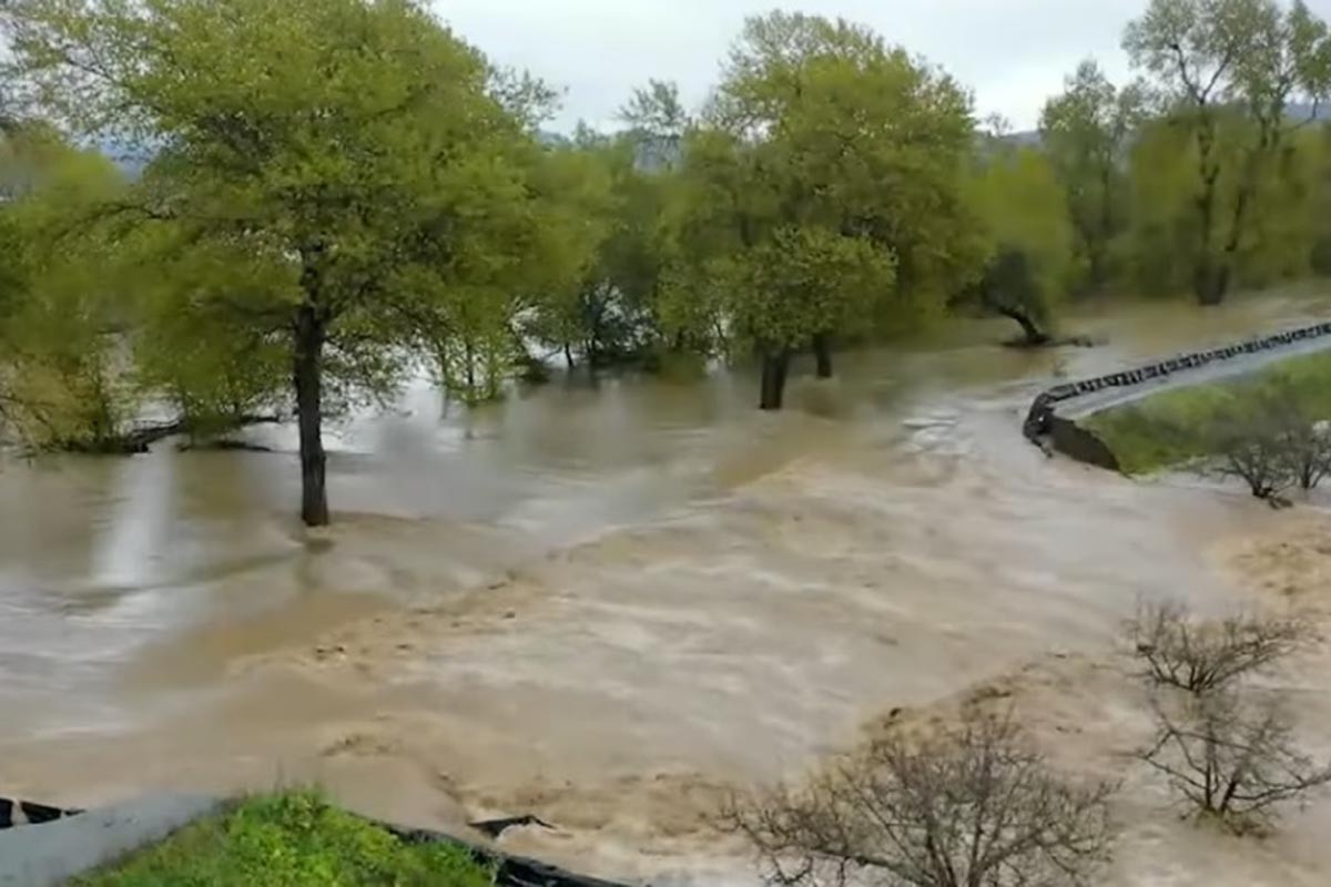 Kalifornija: Zbog poplava i izlivanja rijeke evakuacija više od 8.500 ljudi (VIDEO)