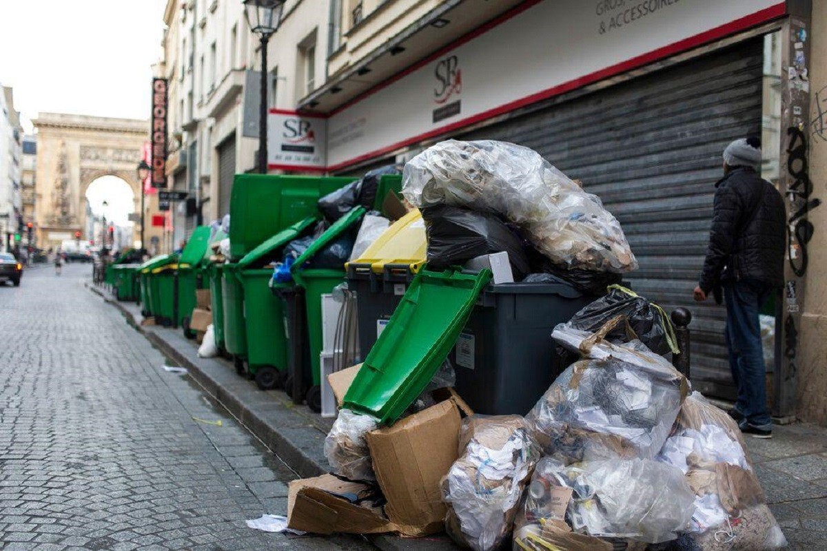 Pariz postao džinovska deponija (FOTO/VIDEO)