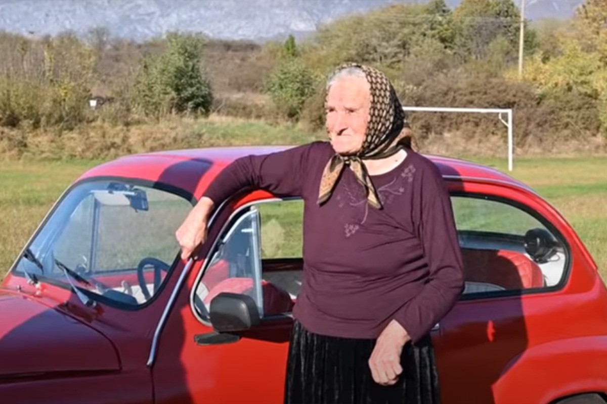 Baka Vinka (80) hrabro "tera" fiću i bagi (FOTO)
