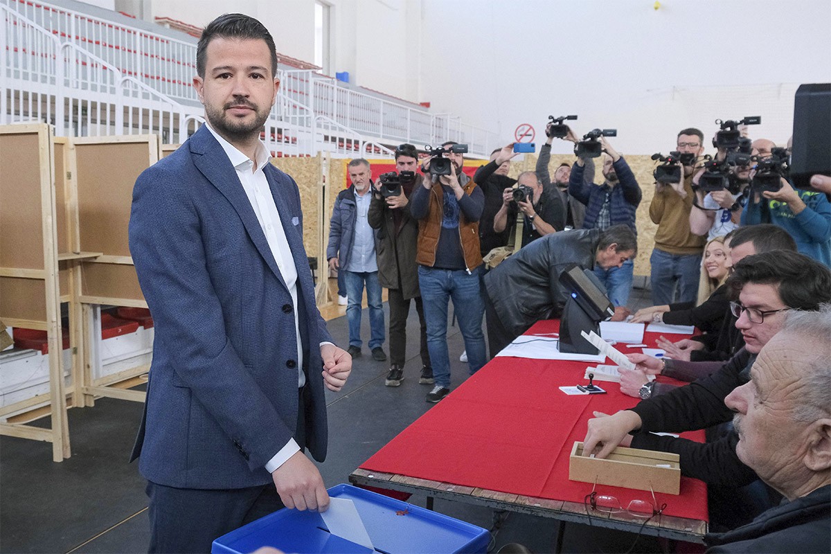 Ko je Jakov Milatović koji staje na crtu Đukanoviću
