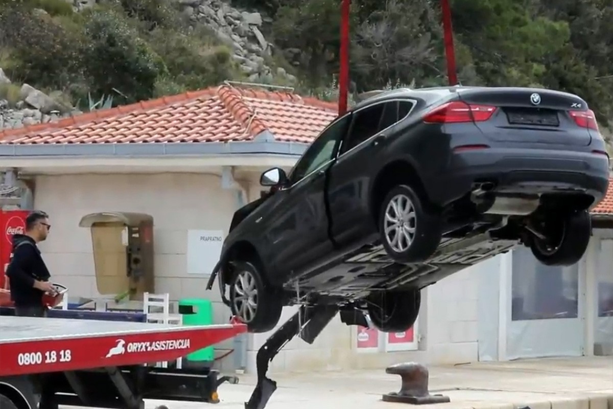 Pripit BMW-om sletio u more, poginula žena