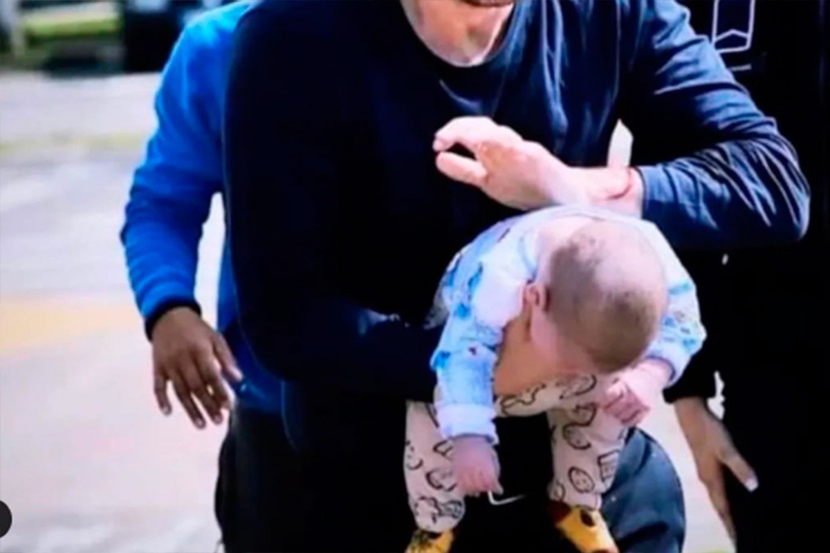 Objavljen potresan snimak spasavanja bebe iz ledene Morače (VIDEO)