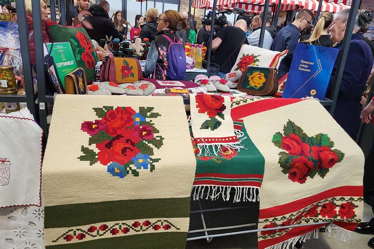 Održan Festival domaćih proizvoda, preduzetništva i folklora