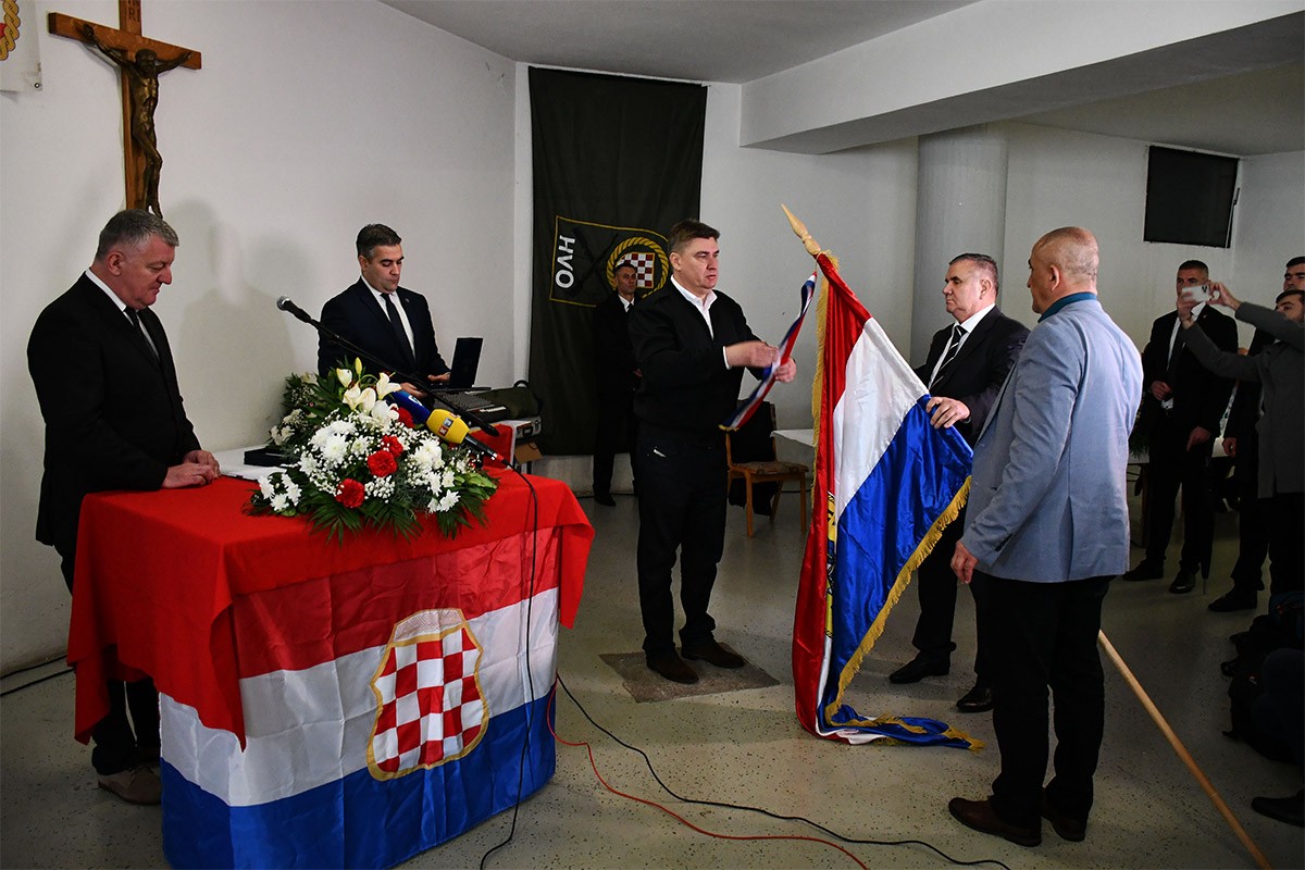 Milanović u Derventi odlikovao pripadnike HVO: "Prst u oko svim srpskim borcima"