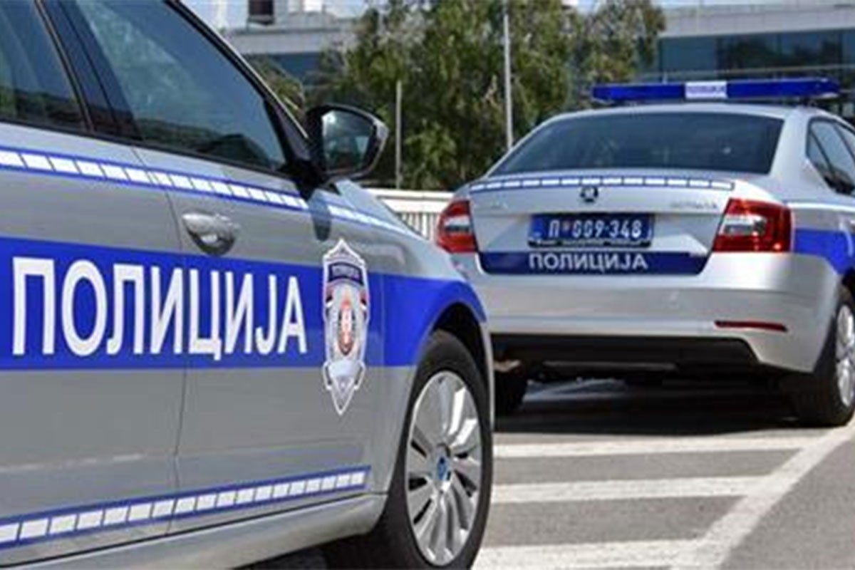 Maloljetnik izbo dvije osobe u kafiću
