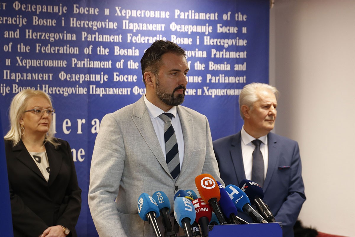 Samo Lendin potpis sprečava intervenciju OHR-a za novu Vladu FBiH