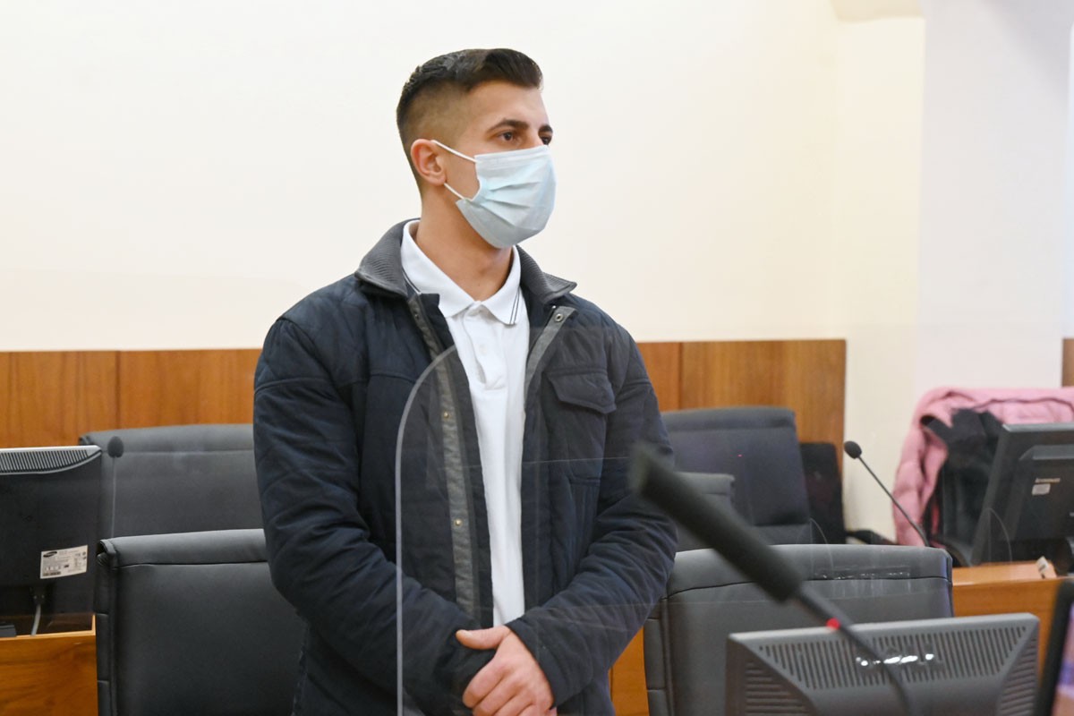 Poznati lopov ponovo uhapšen, pretukao muškarca ispred "Tržnice"