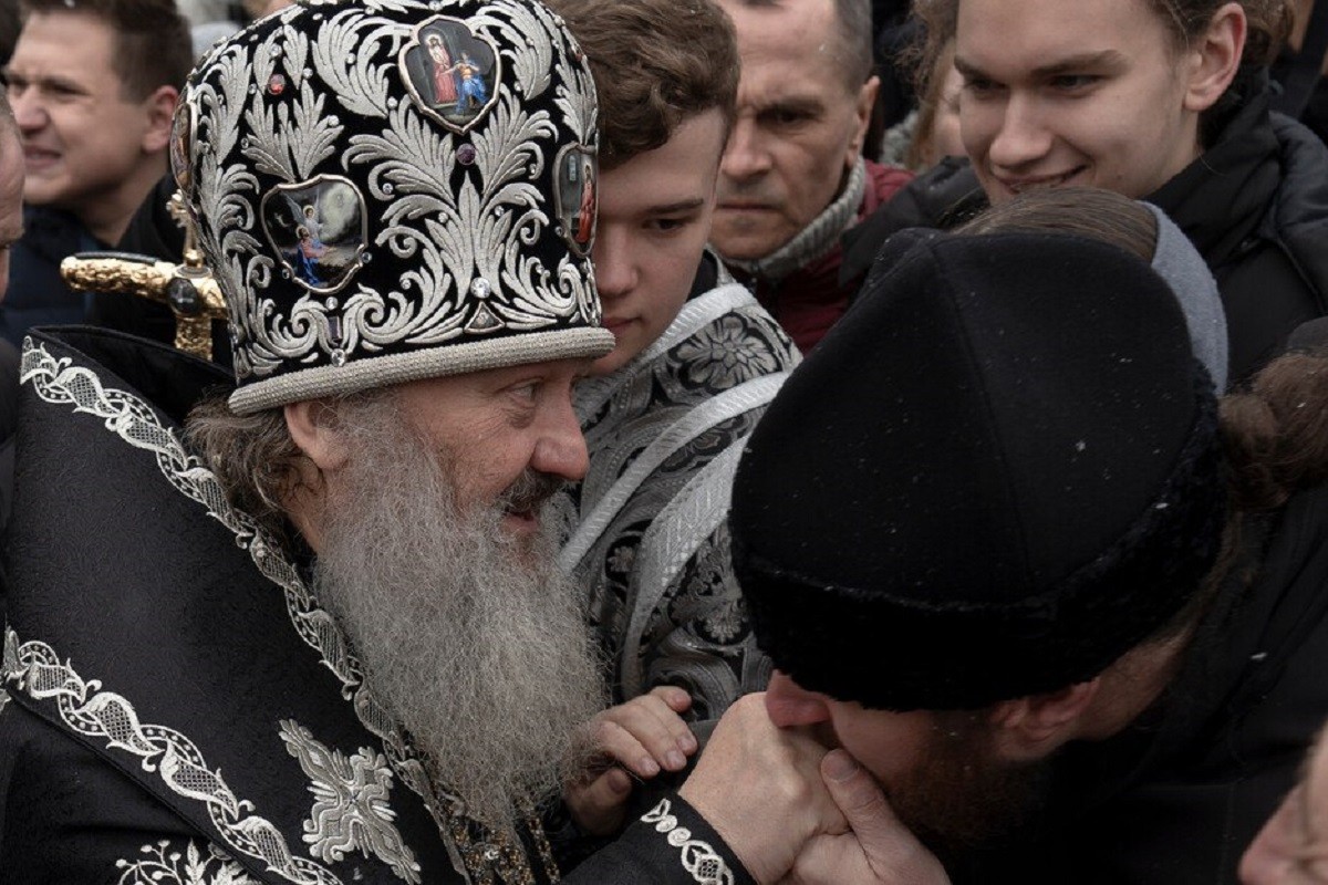 Sveštenici u istorijskom kijevskom manastiru odolijevaju deložaciji (FOTO)