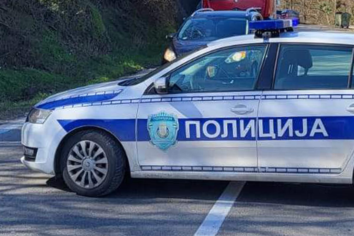 Mladić i djevojka nađeni mrtvi u stanu