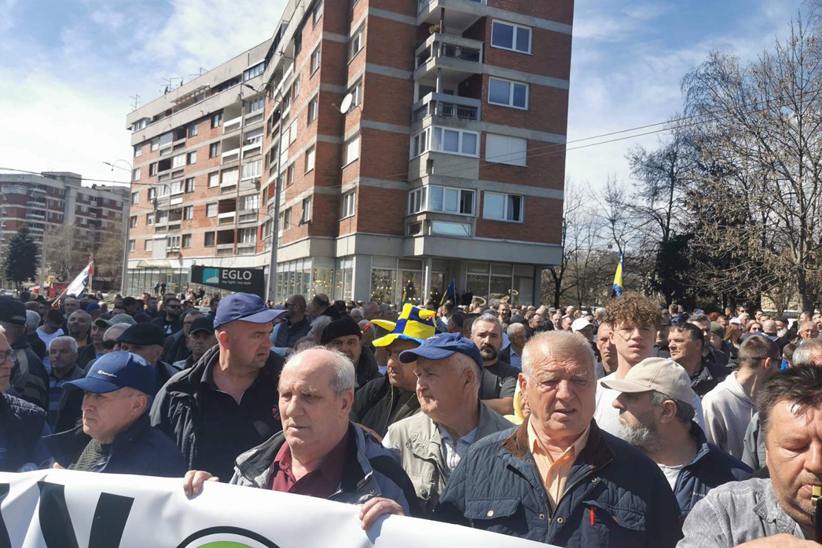 Počeo protest ispred sjedišta OHR-a (FOTO, VIDEO)