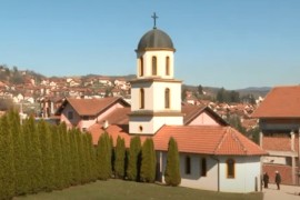 Parastos u Mrkonjić Gradu povodom 27 godina od otvaranja masovne ...