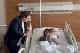 Pogledajte emotivni susret majke i bebe iz ruševina nakon 54 dana