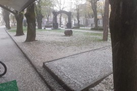 Nevrijeme i grad pogodili Kostajnicu i Modriču (FOTO)