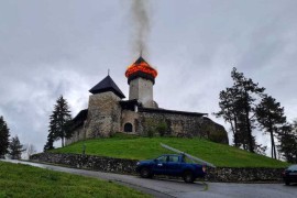 Požar na Velikokladuškoj tvrđavi, vatra zahvatila kulu (VIDEO)