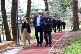 Dodik i Talić prošetali uređenim stazama budućeg banjskog kompleksa