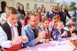 Banjaluka: Mališani ukrašavali jaja, pridružio im se i gradonačelnik