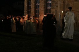 U hramovima na Kosovu i Metohiji služena ponoćna vaskršnja liturgija