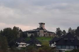 Grom zapalio kulu u Velikoj Kladuši
