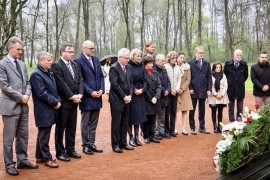 Ambasadori u BiH odali počast žrtvama logora Jasenovac (FOTO)