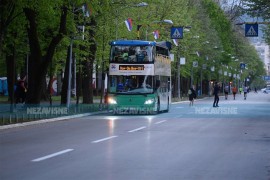 Građani i turisti pohrlili na vožnju panoramskim busom kroz Banjaluku ...